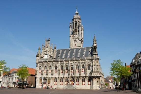 Stadhuis Middelburg | Ontdek de omgeving van Hof Domburg & Buitenhof Domburg